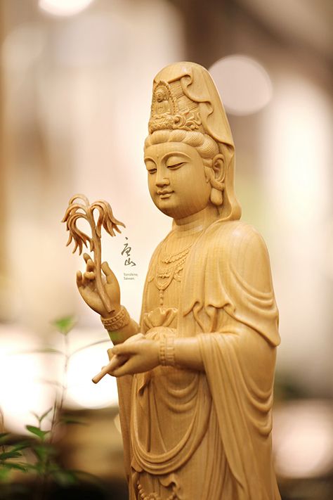 台灣檜木神明雕刻〈柳葉觀世音菩薩〉